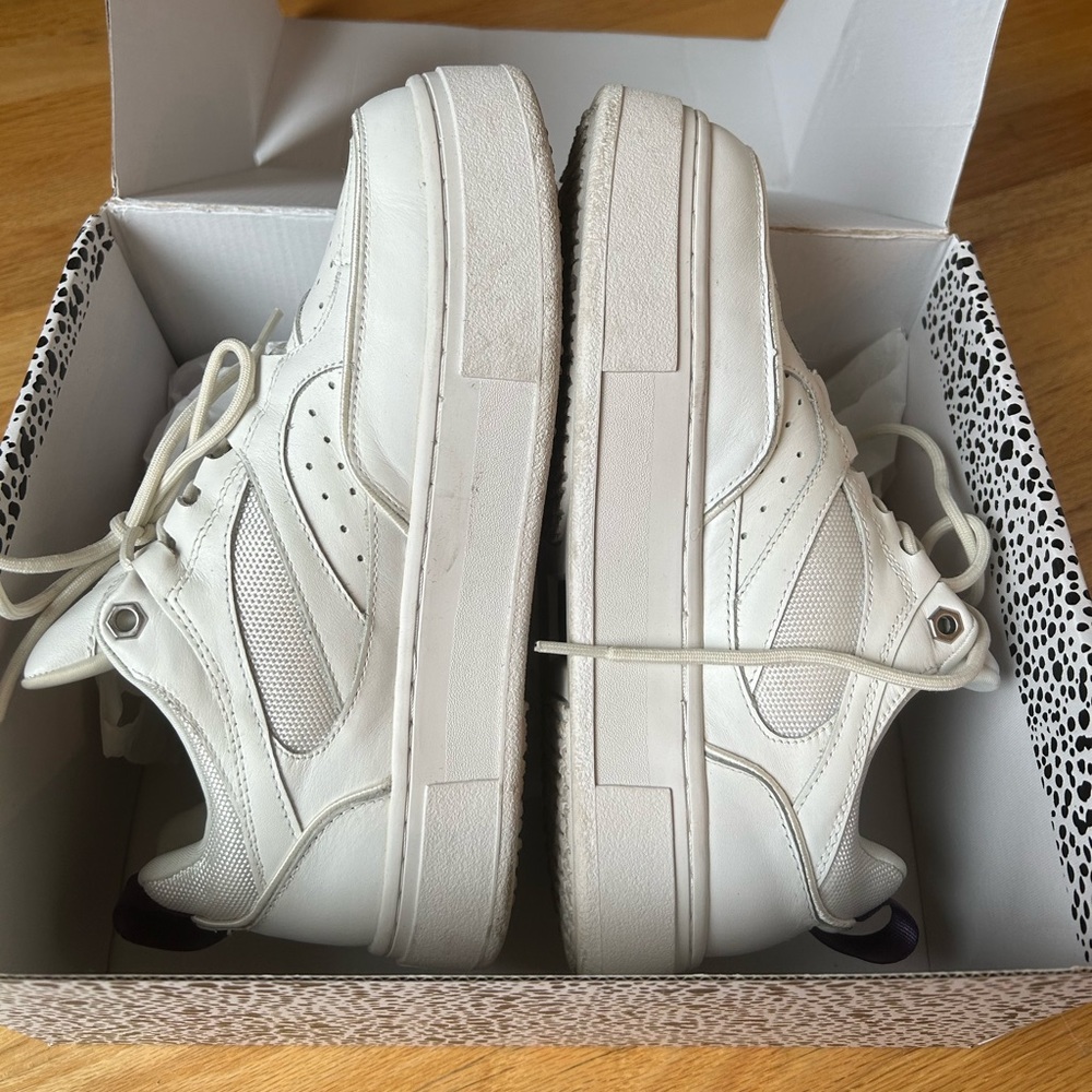 White Leather Sydney Sneakers size 40